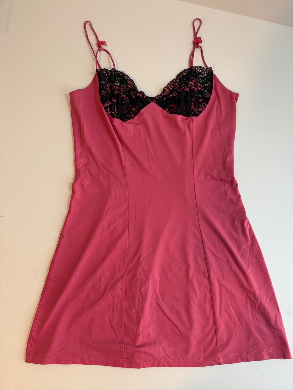 Vía Nicci Médium Y2K Pink Slip Nightgown with Black Lace